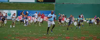 Darryl Gordon at picnic, 2016 with kids for candy drop